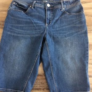 ACCEPTING OFFERS Bermuda jean shorts
